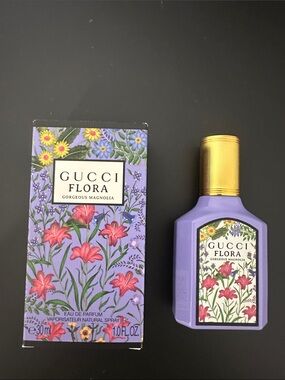 💯 Auth 1.0 Fl Oz. Gucci Flora Gorgeous Magnolia - Lavender Bottle with Gold Cap